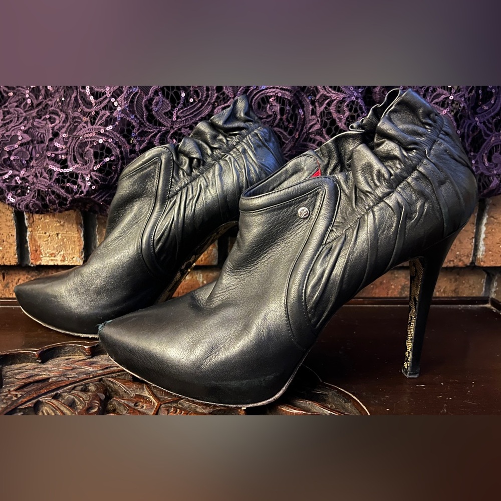 Cesare Paciotti Ruched Leather Pointed-Toe Booties